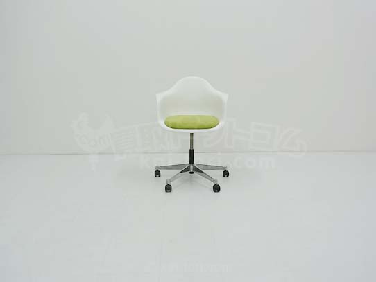 Vitra Plastic Arm Shell Chair PACC / ヴィトラ プラスティック シェル アーム チェア PACC 目黒区にて買取ました！