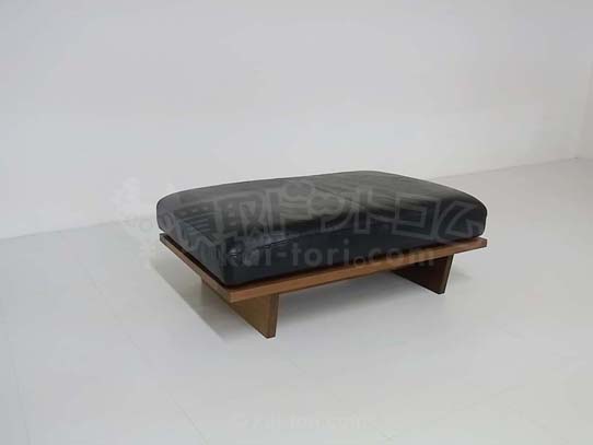 MORELESS SOFA OTTOMAN