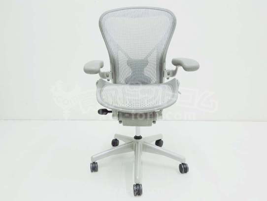 買取金額　30,000円　HermanMiller ハーマンミラー　アーロンチェア チタニウムカラーベース ポスチャーフル装備Bサイズ