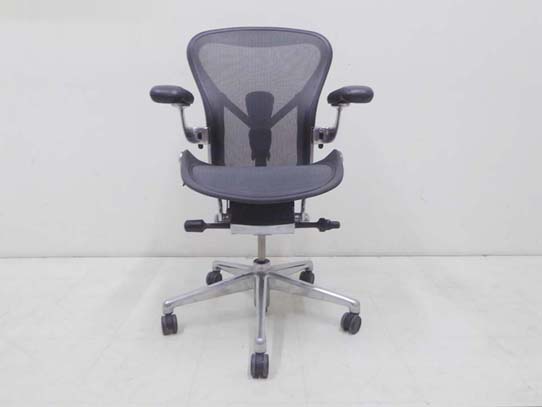 買取金額 80,000円 Herman Miller  ハーマンミラーアーロンチェア リマスタード ポスチャーフィット SL フル装備 B グラファイトポリッシュドアルミニウムベース